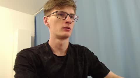 Snapshot of ray_booy chatting on 28, 9, 2025 Ray Booy online show from 28, 9, 2025