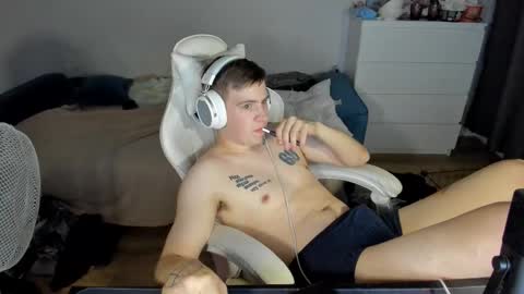 Snapshot of ray_hill chatting on 13, 10, 2025 Ray online show from 13, 10, 2025