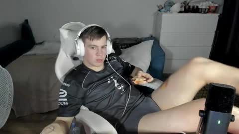 Snapshot of ray_hill chatting on 16, 10, 2025 Ray online show from 16, 10, 2025