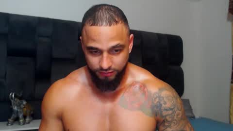 Snapshot of raymon_vitale chatting on 7, 3, 2026 RAYMON VITALE online show from 7, 3, 2026