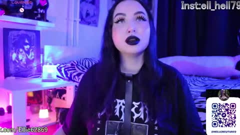 Snapshot of razor_claw chatting on 24, 10, 2025 My kittensIm on vacation until July 25th. You can join the fan club free content online show from 24, 10, 2025