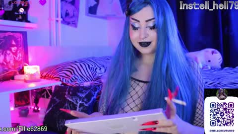 Snapshot of razor_claw chatting on 7, 11, 2025 My kittensIm on vacation until July 25th. You can join the fan club free content online show from 7, 11, 2025