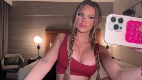 Snapshot of realjadebri chatting on 5, 3, 2025 Jade online show from 5, 3, 2025