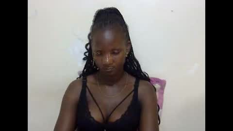 Snapshot of realqueen_ chatting on 5, 3, 2025 queen online show from 5, 3, 2025
