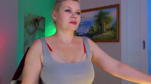 Snapshot of reasonforpassion_ chatting on 5, 7, 2026 Im a little sick. Ill be back soon. online show from 5, 7, 2026
