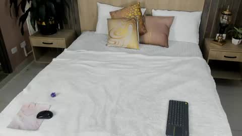 Snapshot of rebeca_cortez1 chatting on 5, 6, 2026 I invite you to my birthday on November 3th online show from 5, 6, 2026
