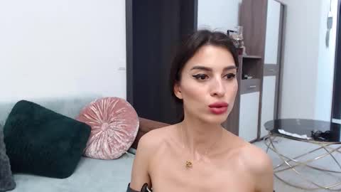 rebecamur online show from 16, 9, 2025