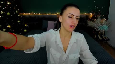 Snapshot of rebecca_diamonds chatting on 5, 1, 2025 rebecca_diamonds online show from 5, 1, 2025