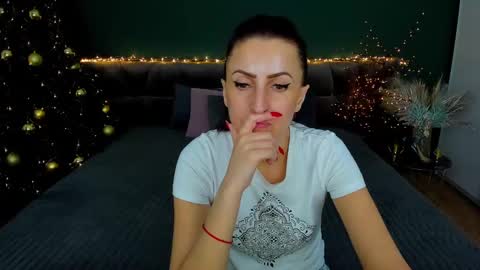 Snapshot of rebecca_diamonds chatting on 12, 1, 2025 rebecca_diamonds online show from 12, 1, 2025