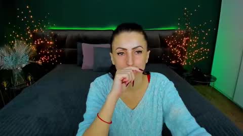 Snapshot of rebecca_diamonds chatting on 2, 2, 2025 rebecca_diamonds online show from 2, 2, 2025