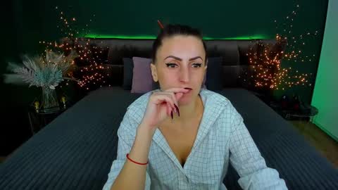 Snapshot of rebecca_diamonds chatting on 6, 2, 2025 rebecca_diamonds online show from 6, 2, 2025