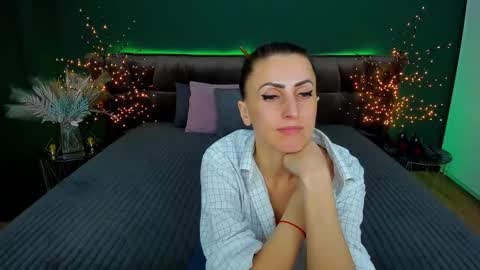 Snapshot of rebecca_diamonds chatting on 6, 2, 2025 rebecca_diamonds online show from 6, 2, 2025