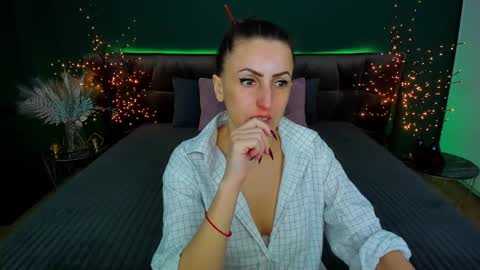Snapshot of rebecca_diamonds chatting on 10, 2, 2025 rebecca_diamonds online show from 10, 2, 2025
