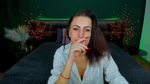 Snapshot of rebecca_diamonds chatting on 18, 2, 2025 rebecca_diamonds online show from 18, 2, 2025