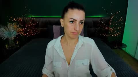 Snapshot of rebecca_diamonds chatting on 3, 3, 2025 rebecca_diamonds online show from 3, 3, 2025