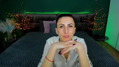 Snapshot of rebecca_diamonds chatting on 3, 3, 2025 rebecca_diamonds online show from 3, 3, 2025