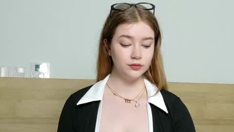 rebecca_lace online show from 18, 9, 2025