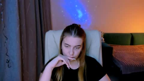 Snapshot of red__dizzy chatting on 23, 11, 2025 red__dizzy online show from 23, 11, 2025