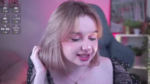 Snapshot of red_queeen chatting on 5, 12, 2024 QUEEN OF EVIL online show from 5, 12, 2024