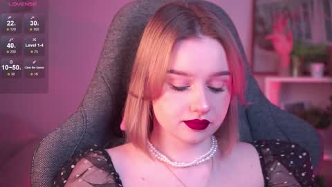 Snapshot of red_queeen chatting on 6, 12, 2024 QUEEN OF EVIL online show from 6, 12, 2024