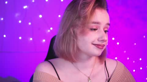 Snapshot of red_queeen chatting on 10, 12, 2024 QUEEN OF EVIL online show from 10, 12, 2024