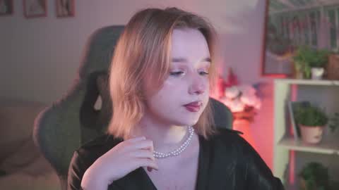 Snapshot of red_queeen chatting on 16, 12, 2024 QUEEN OF EVIL online show from 16, 12, 2024