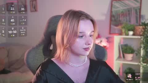 Snapshot of red_queeen chatting on 16, 12, 2024 QUEEN OF EVIL online show from 16, 12, 2024