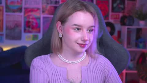 Snapshot of red_queeen chatting on 18, 12, 2024 QUEEN OF EVIL online show from 18, 12, 2024