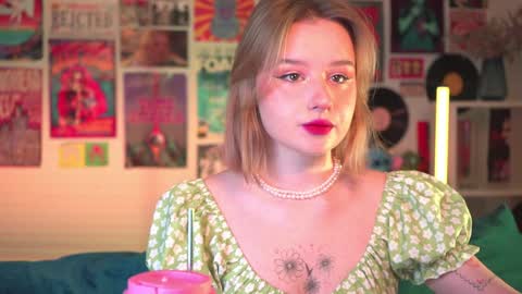 Snapshot of red_queeen chatting on 28, 12, 2024 QUEEN OF EVIL online show from 28, 12, 2024