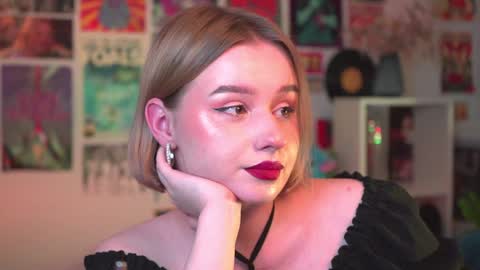 Snapshot of red_queeen chatting on 6, 1, 2025 QUEEN OF EVIL online show from 6, 1, 2025