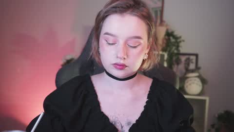 Snapshot of red_queeen chatting on 9, 1, 2025 QUEEN OF EVIL online show from 9, 1, 2025