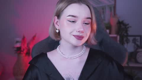 Snapshot of red_queeen chatting on 12, 1, 2025 QUEEN OF EVIL online show from 12, 1, 2025