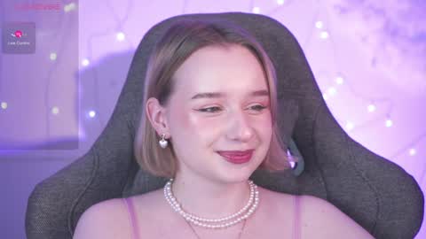 Snapshot of red_queeen chatting on 13, 1, 2025 QUEEN OF EVIL online show from 13, 1, 2025