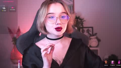 Snapshot of red_queeen chatting on 17, 1, 2025 QUEEN OF EVIL online show from 17, 1, 2025