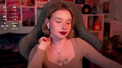 Snapshot of red_queeen chatting on 1, 2, 2025 QUEEN OF EVIL online show from 1, 2, 2025