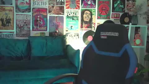 Snapshot of red_queeen chatting on 4, 3, 2025 QUEEN OF EVIL online show from 4, 3, 2025