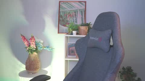 Snapshot of red_queeen chatting on 9, 3, 2025 QUEEN OF EVIL online show from 9, 3, 2025