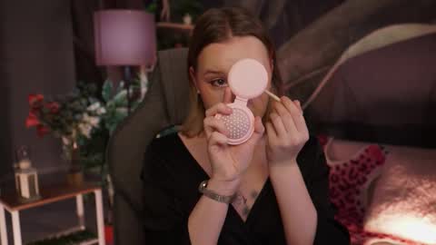 Snapshot of red_queeen chatting on 26, 10, 2025 QUEEN OF EVIL online show from 26, 10, 2025