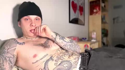 Snapshot of redrumbackwards chatting on 12, 1, 2025 redrum online show from 12, 1, 2025