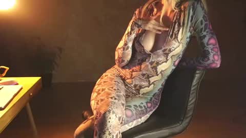 Snapshot of redsparrow__ chatting on 21, 12, 2024 Red online show from 21, 12, 2024