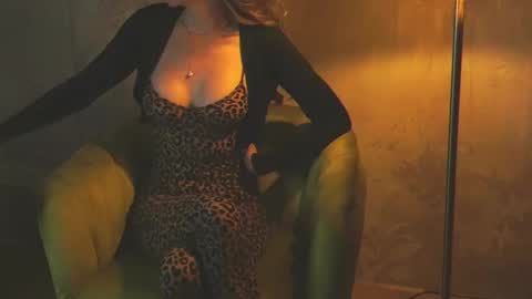 Snapshot of redsparrow__ chatting on 14, 9, 2025 Red online show from 14, 9, 2025