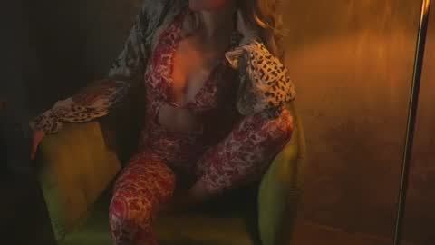 Snapshot of redsparrow__ chatting on 18, 10, 2025 Red online show from 18, 10, 2025