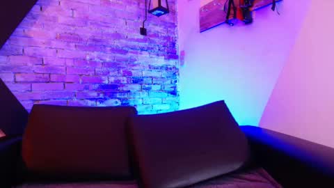   online show from 28, 9, 2025