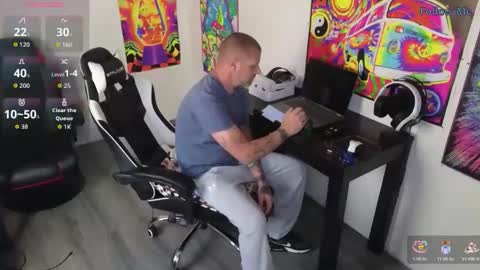 Snapshot of reel_feels_cpl chatting on 8, 4, 2026 Reel Feels Cpl online show from 8, 4, 2026