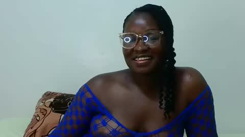 Snapshot of reem_wonder chatting on 2, 1, 2025 Reem online show from 2, 1, 2025