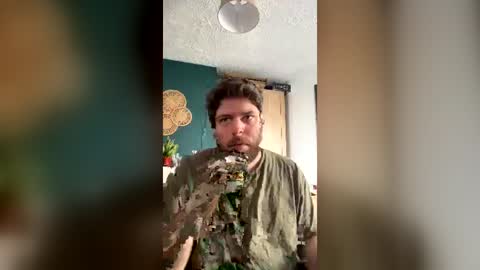 Snapshot of reevescrfg chatting on 27, 6, 2026 Boredhorny online show from 27, 6, 2026