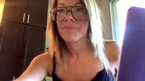 Snapshot of reflectiveren chatting on 10, 11, 2025 Reflective Ren online show from 10, 11, 2025