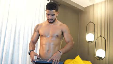 Snapshot of reik_von chatting on 19, 6, 2026 Reik online show from 19, 6, 2026