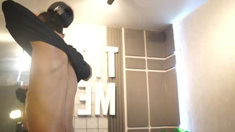 Snapshot of reik_von chatting on 22, 6, 2026 Reik online show from 22, 6, 2026