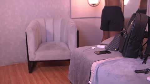 Snapshot of reik_von chatting on 25, 6, 2026 Reik online show from 25, 6, 2026